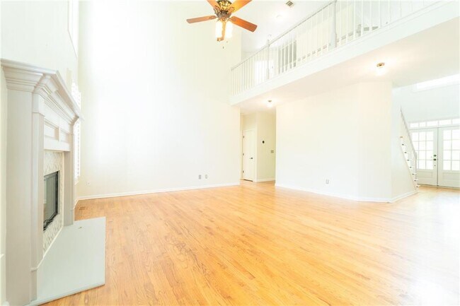 Building Photo - 313 Oak Hill Ln