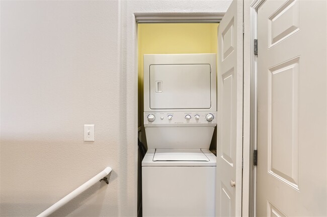 Building Photo - Beautiful townhome in Cottages of Berthoud...