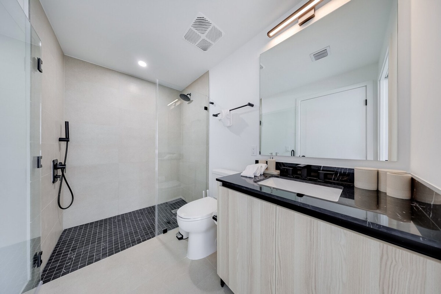 Building Photo - 36 NE 2nd St