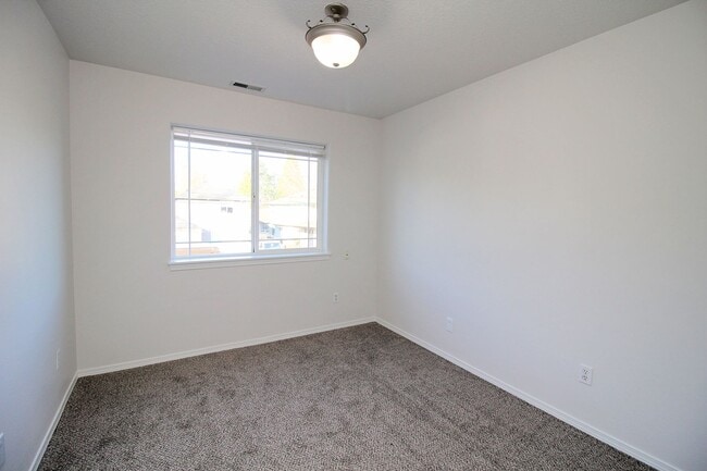 Building Photo - 1630 SE 4th St