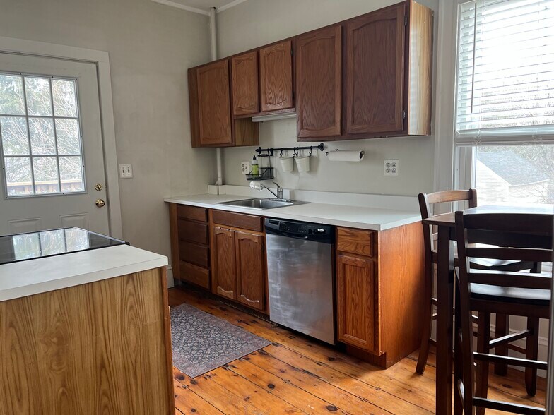 Building Photo - 322 Merrimac St