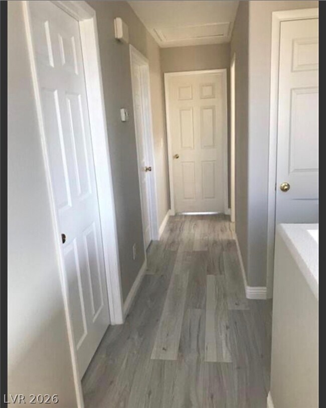 Building Photo - 6473 Blue Iris Ct