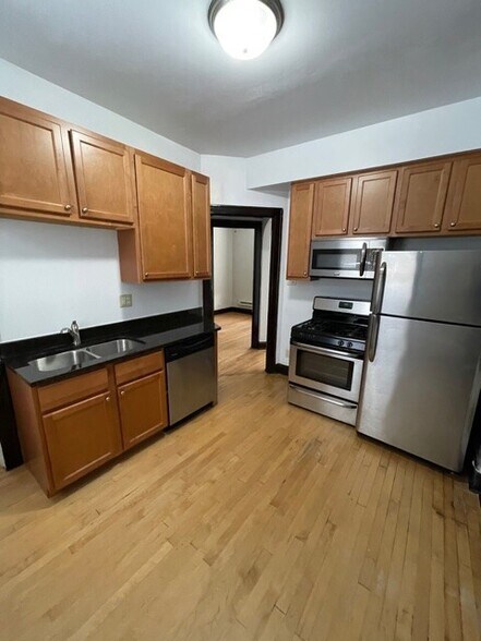 Primary Photo - 3036 N Ashland Ave