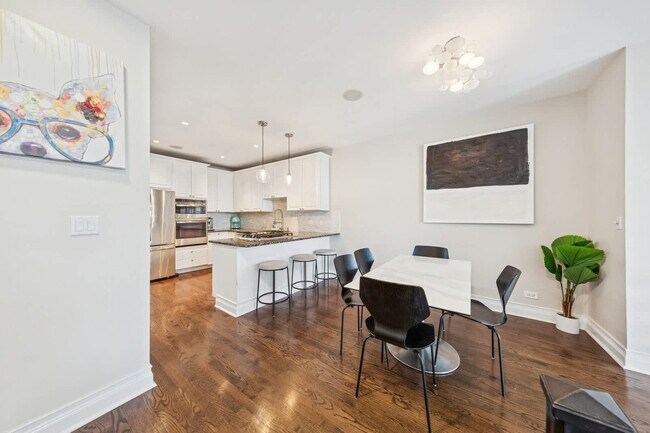 Building Photo - 657 N Carpenter St