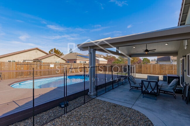 Building Photo - 1385 Deerwood St