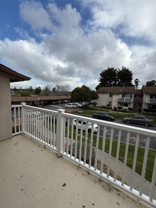 Building Photo - Quail Meadows Upstairs Condo