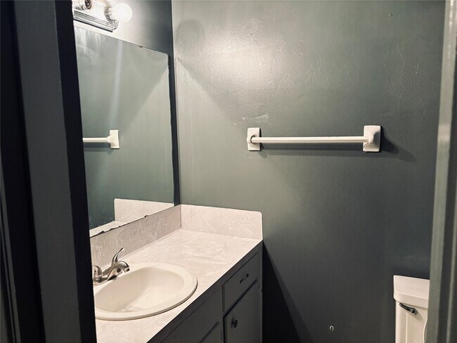 Building Photo - 415 Zinn Dr