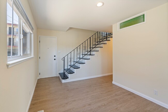 Building Photo - 5306 Bayview Ave