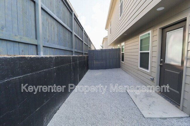 Building Photo - 220 N Cleveland Ave