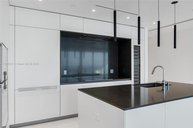 Building Photo - 300 Biscayne Blvd Way
