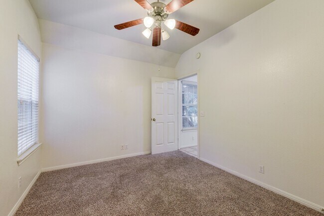 Building Photo - 106 E 46th St