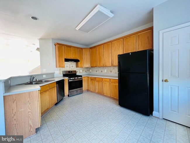 Building Photo - 16811 Sweeney Ln
