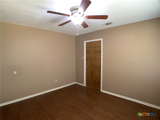 Building Photo - 826 Timber Dr
