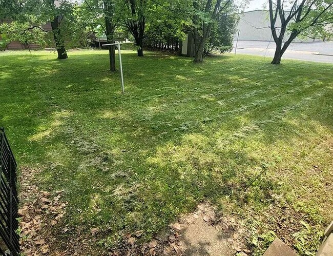 Building Photo - 1403/1405 Daley Avenue