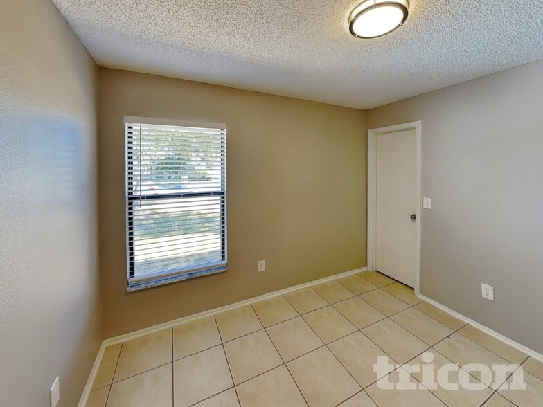 Building Photo - 470 N Sundance Dr