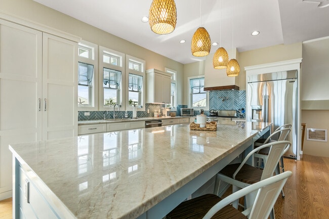 Building Photo - 681 Ocean Palm Way