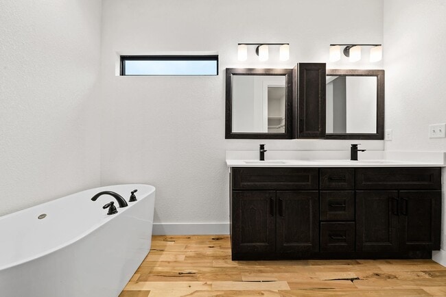Building Photo - Two Bedroom Twin Villa with Attached 1-Car...