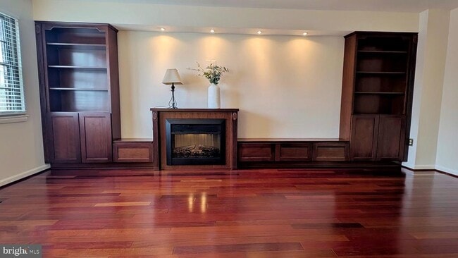 Building Photo - 33 Badger Gate Ct