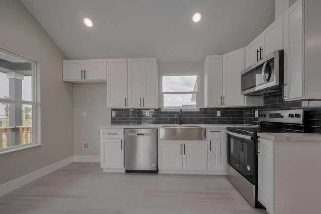 Building Photo - 837 22nd St