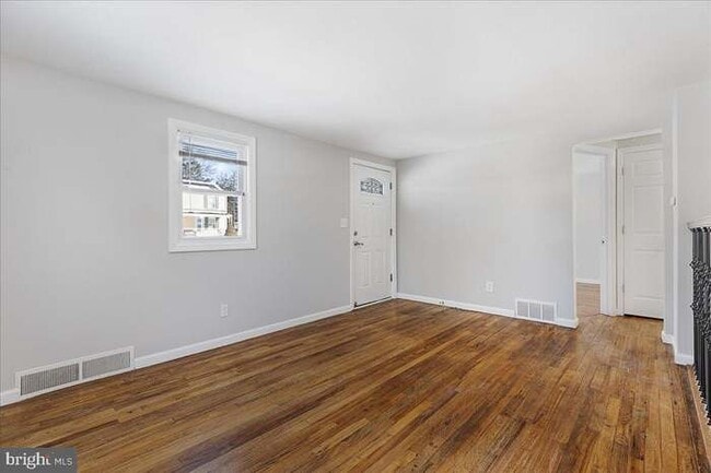 Building Photo - 43 Iowana Ave