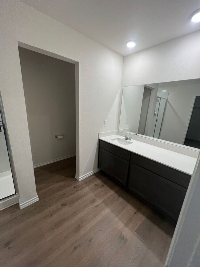 Building Photo - Beautiful 3BR 2BA Home w/ Community Pool/Fishing Ponds/Walking Trail Access + Garage Parking + Qu...