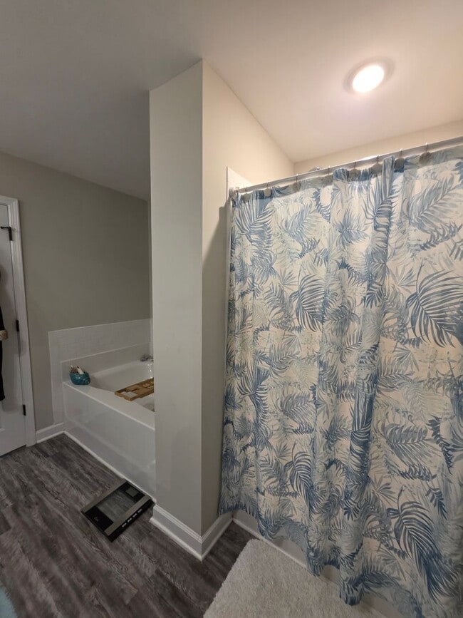 Building Photo - Spacious & Stylish Living Near Camp Lejeune with Expansive Fenced Backyard