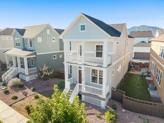 Building Photo - Modern 4 Bedroom, 2 Bathroom Westside Home with Balcony Views of Garden of the Gods!