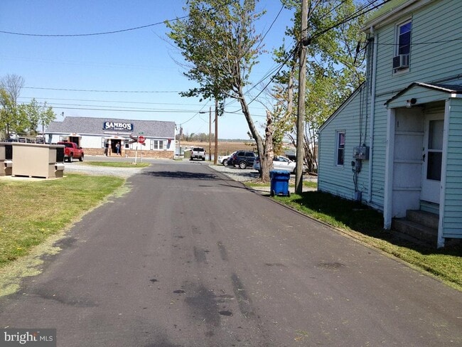 Building Photo - 76 Chestnut St