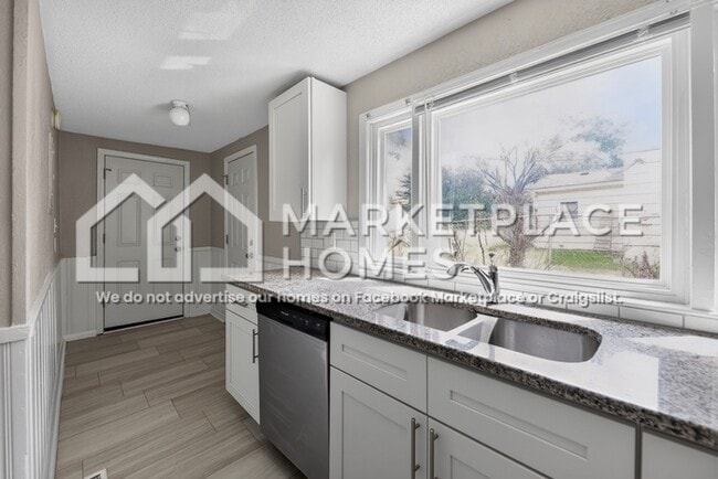 Building Photo - 1110 Pinkston St