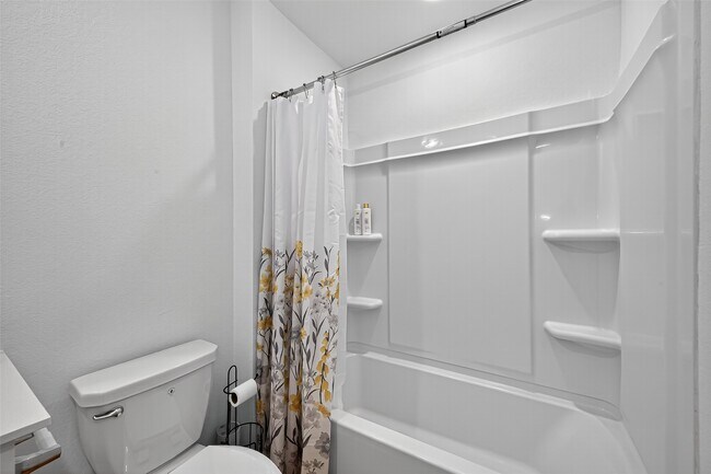 Building Photo - 27615 Village Cir Dr