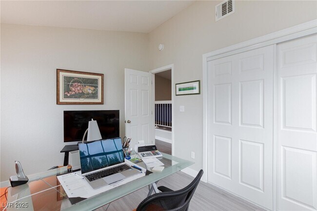 Building Photo - 9836 Russett Wood Cir