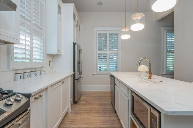 Building Photo - 242 Haralson Ave NE