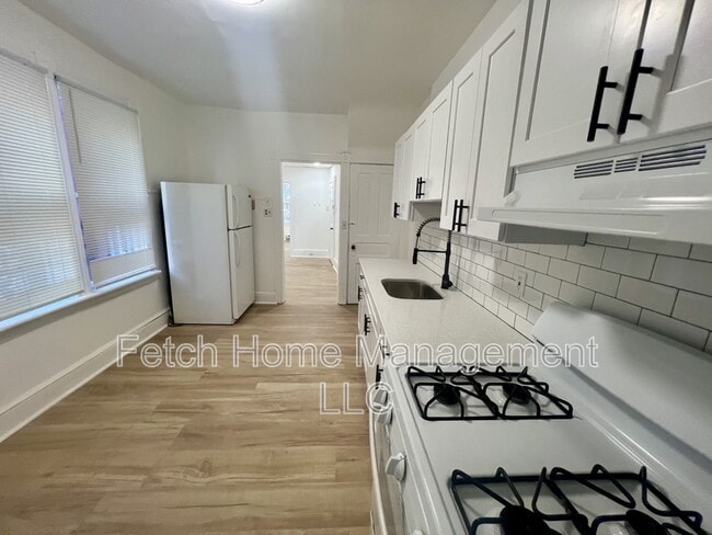 Building Photo - 312 N Reservoir St