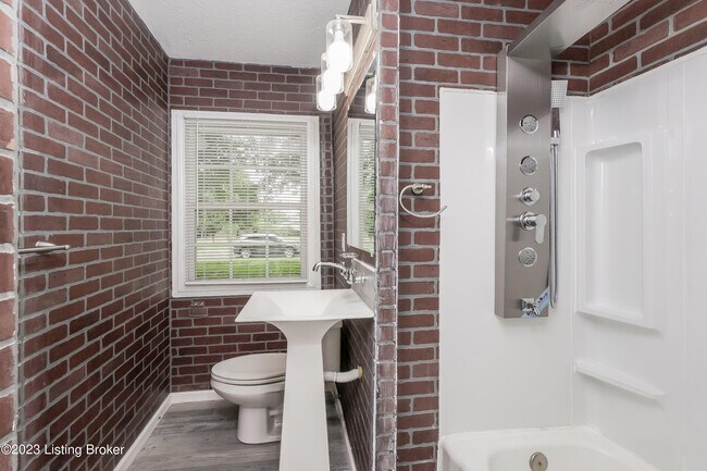 Building Photo - 5810 Alanadale Dr