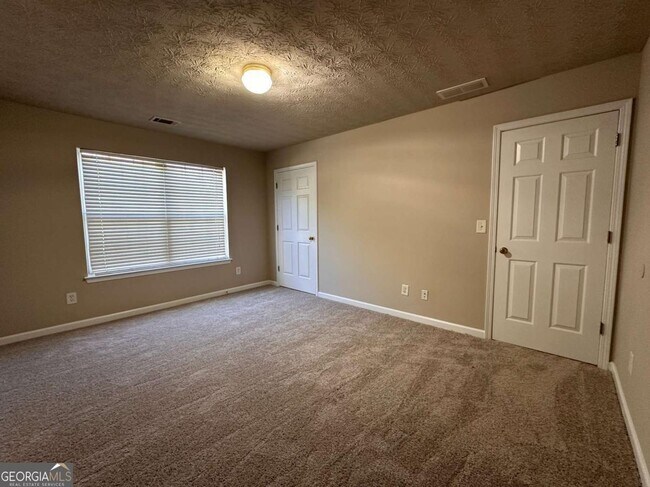 Building Photo - 305 Hulan Way