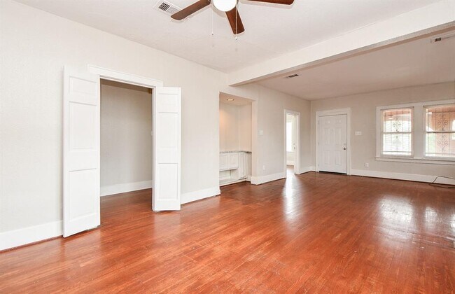 Building Photo - 5049 Jefferson St