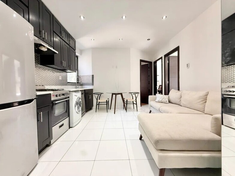 Building Photo - Nice room in a good neighborhood