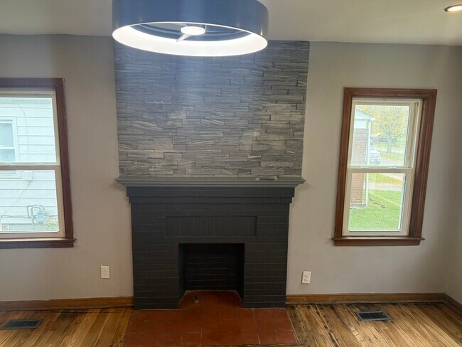 Building Photo - 1050 Bulen Ave