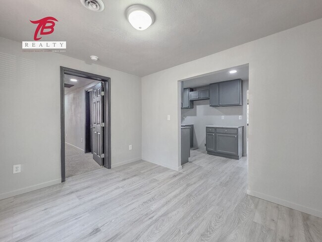 Building Photo - Charming and Newly Renovated 4-Bedroom Hom...