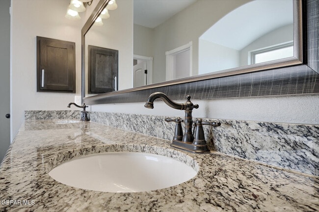 Building Photo - 14805 Holly Springs