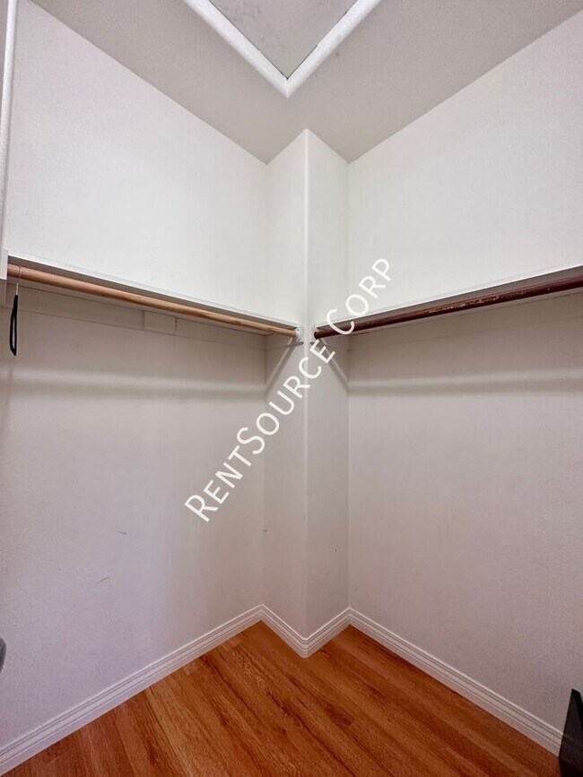 Building Photo - 28479 Falcon Crest Dr