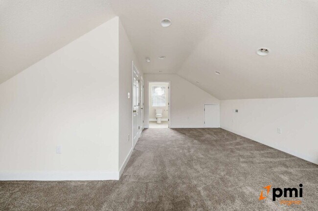 Building Photo - 4 BEDROOM 2 BATH RENOVATED HOME IN NORFOLK, PETS ACCEPTED