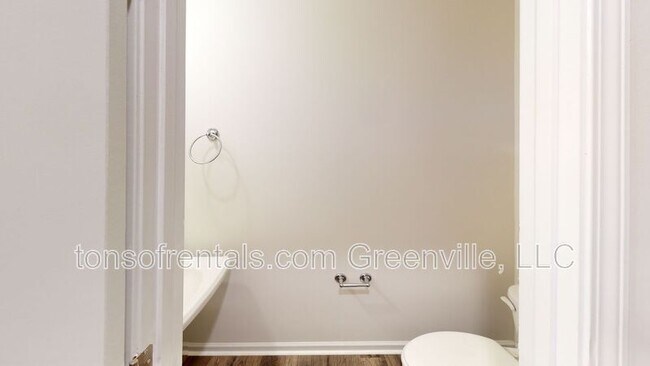 Building Photo - 312 Highline Trl