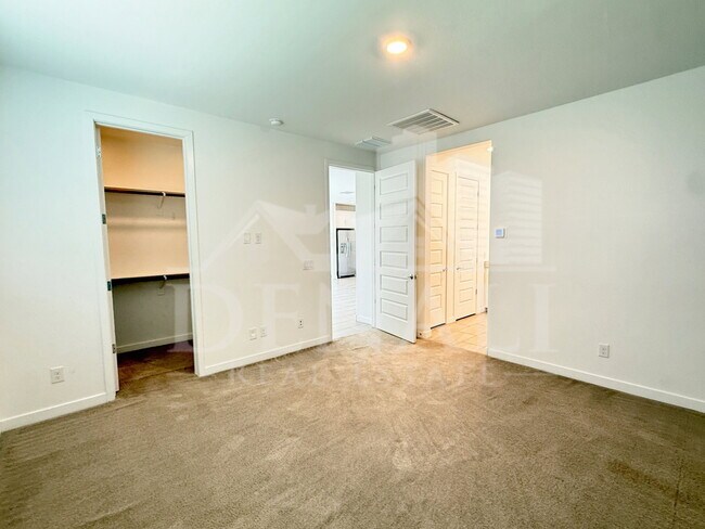 Building Photo - 1636 W Estes Way