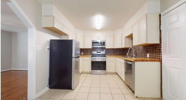 Primary Photo - 6310 Amber Dr