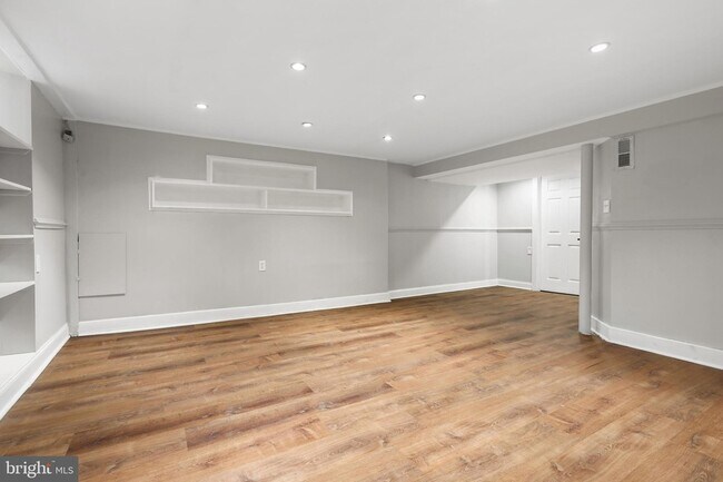 Building Photo - 1714 Pin Oak Rd