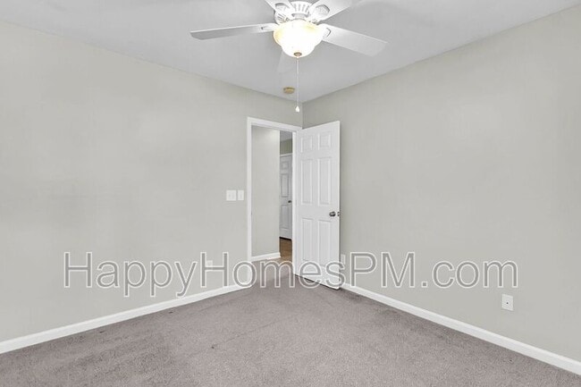 Building Photo - 101 Sparkleberry Ln