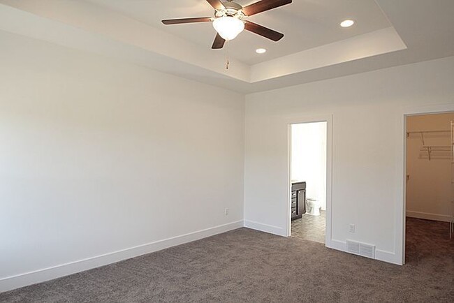 Building Photo - Easy access to Iowa City and beyond