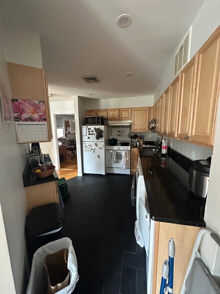 Building Photo - 100 Riverway