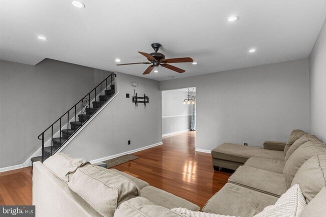 Primary Photo - 435 N Mt Vernon Cir